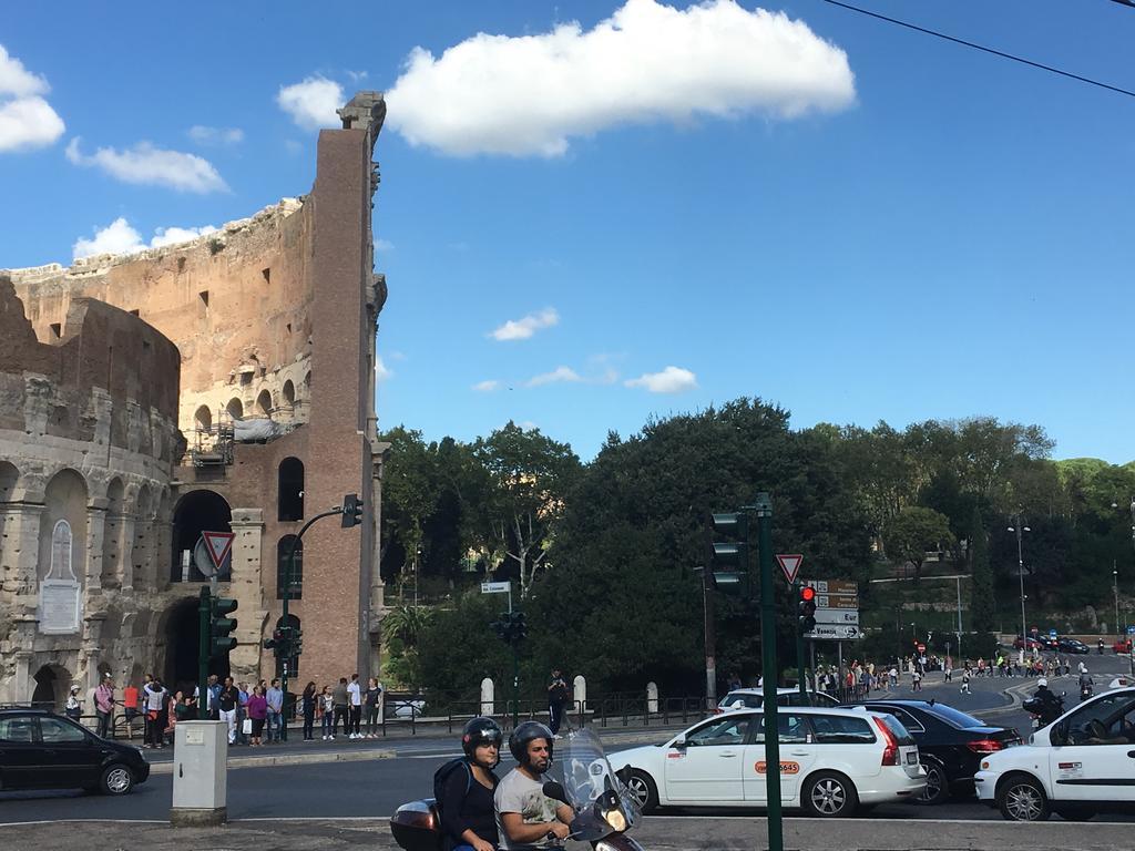Delightful Apartment 100 Meters From The Colosseum Bagian luar foto