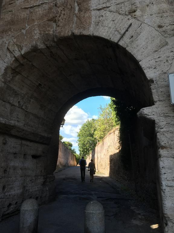 Delightful Apartment 100 Meters From The Colosseum Bagian luar foto