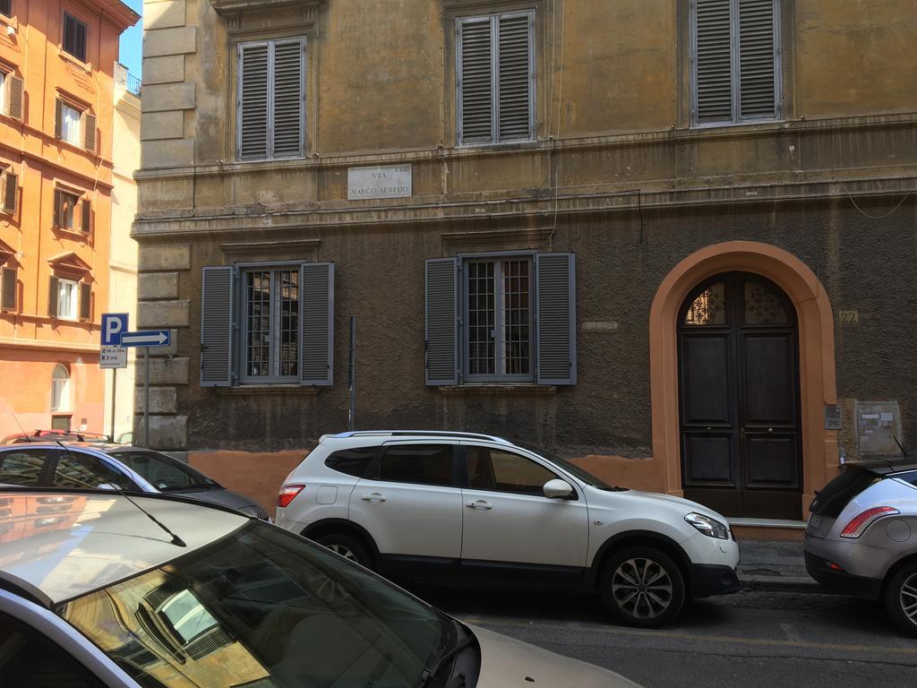 Delightful Apartment 100 Meters From The Colosseum Bagian luar foto