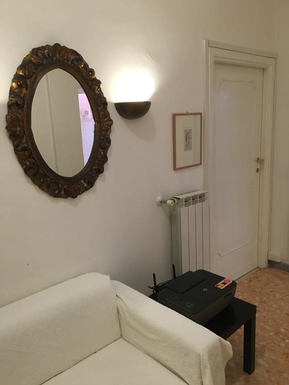 Delightful Apartment 100 Meters From The Colosseum Bagian luar foto