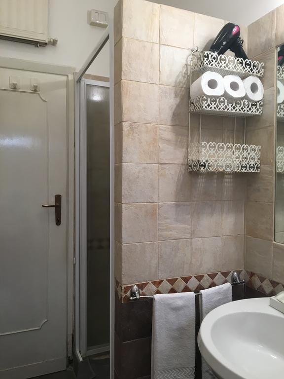Delightful Apartment 100 Meters From The Colosseum Bagian luar foto