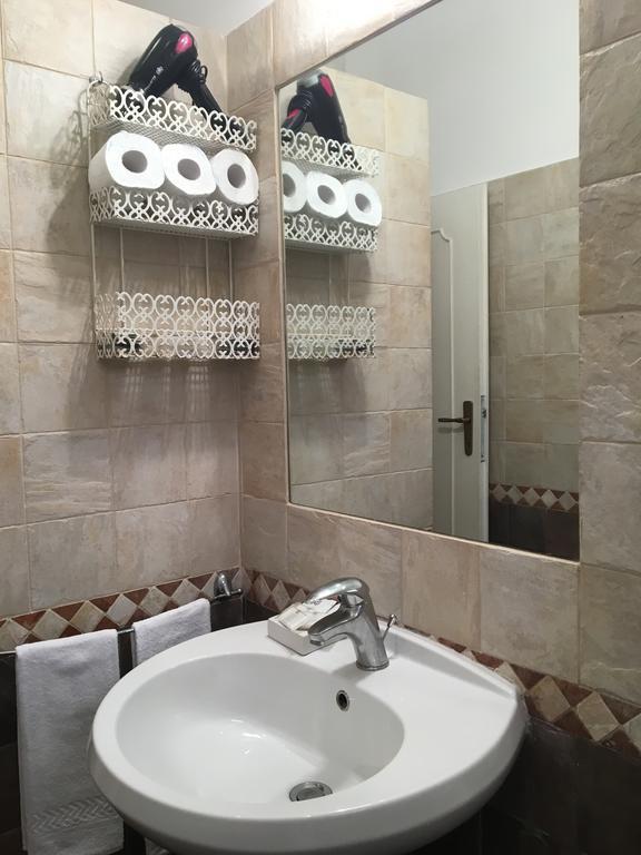 Delightful Apartment 100 Meters From The Colosseum Bagian luar foto