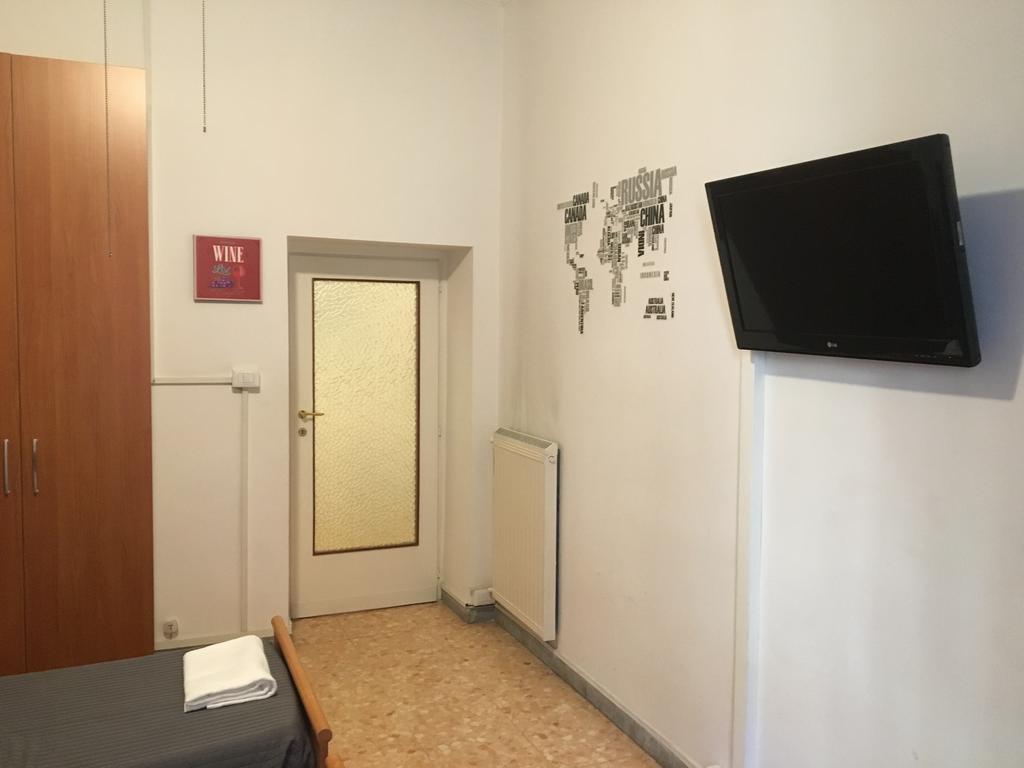 Delightful Apartment 100 Meters From The Colosseum Bagian luar foto