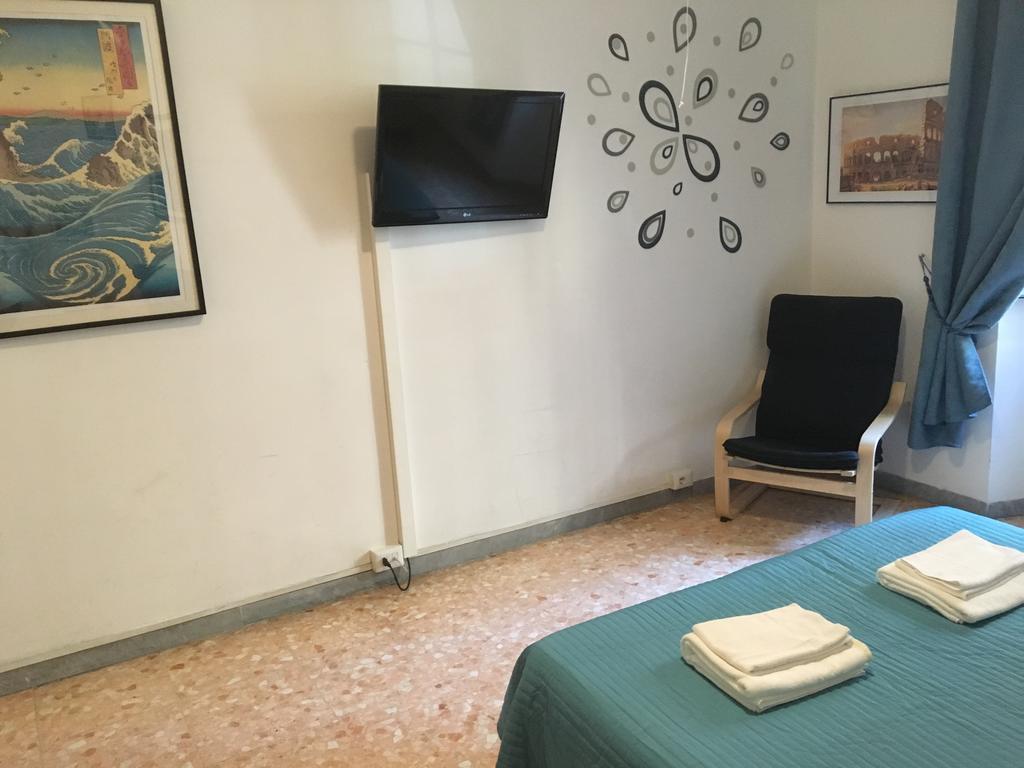 Delightful Apartment 100 Meters From The Colosseum Bagian luar foto